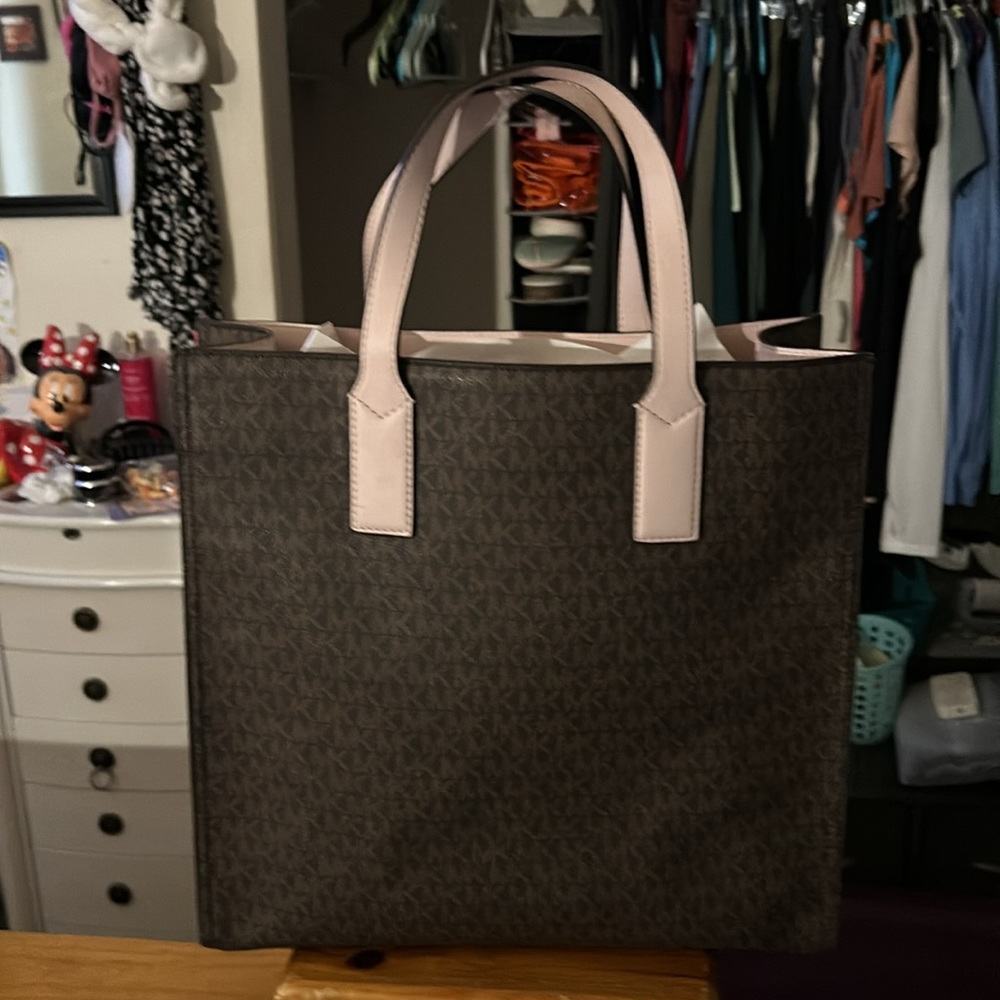 Michael Kors KENLY LARGE LOGO TOTE BAG - Picture 2 of 8